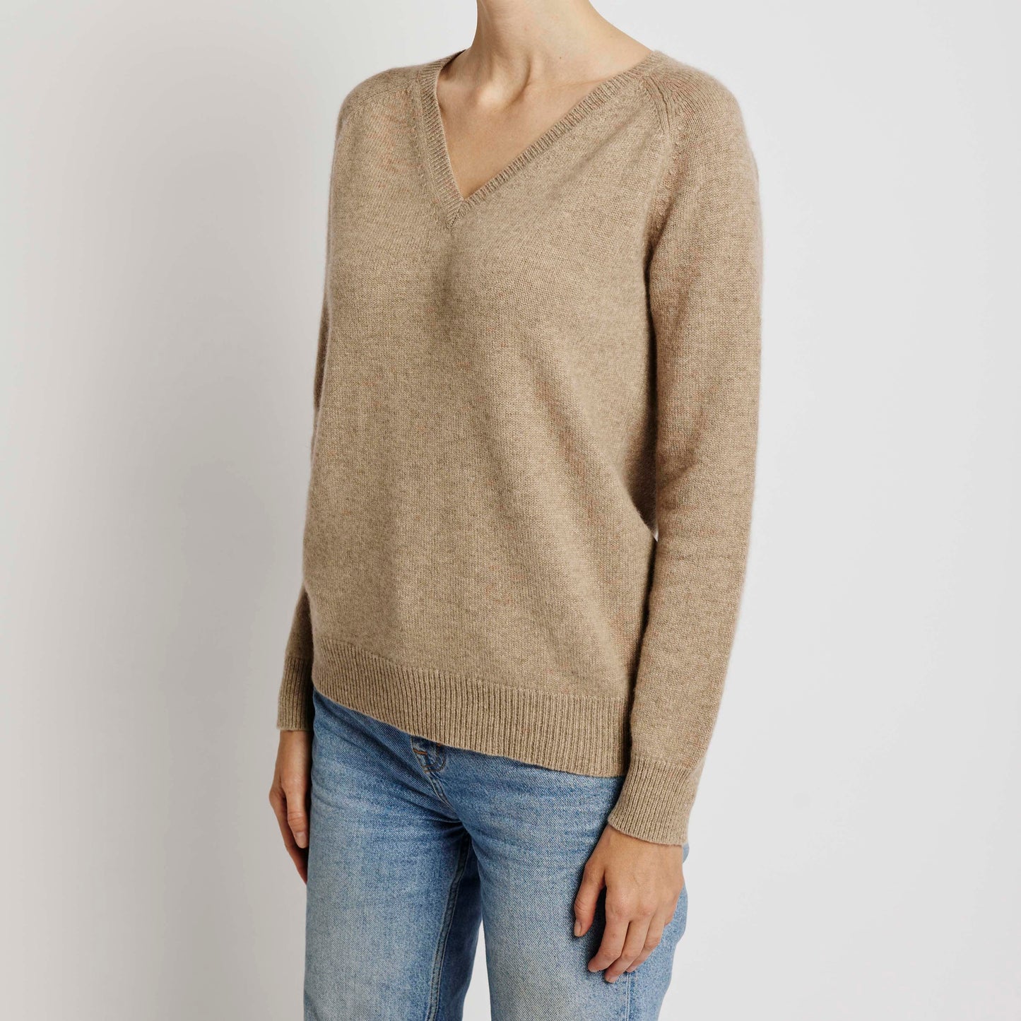 Alabaste Boyfriend V-Neck Cashmere Sweater – Organic Mid Brown, Size L