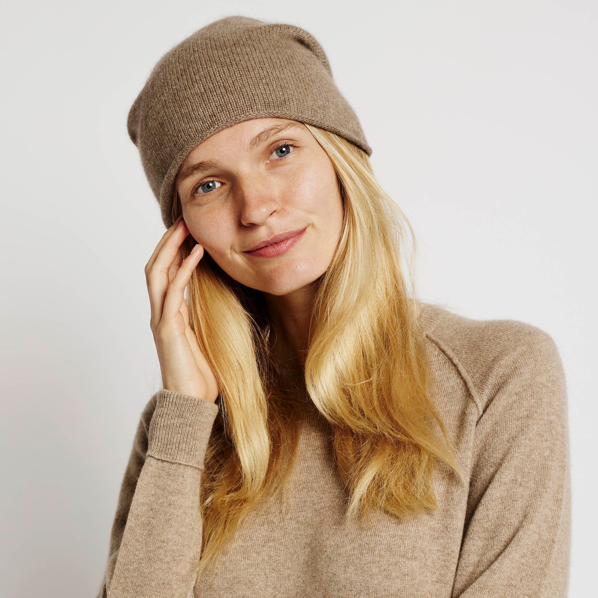 Alabaste Stroke Me Beanie – Natural Brown