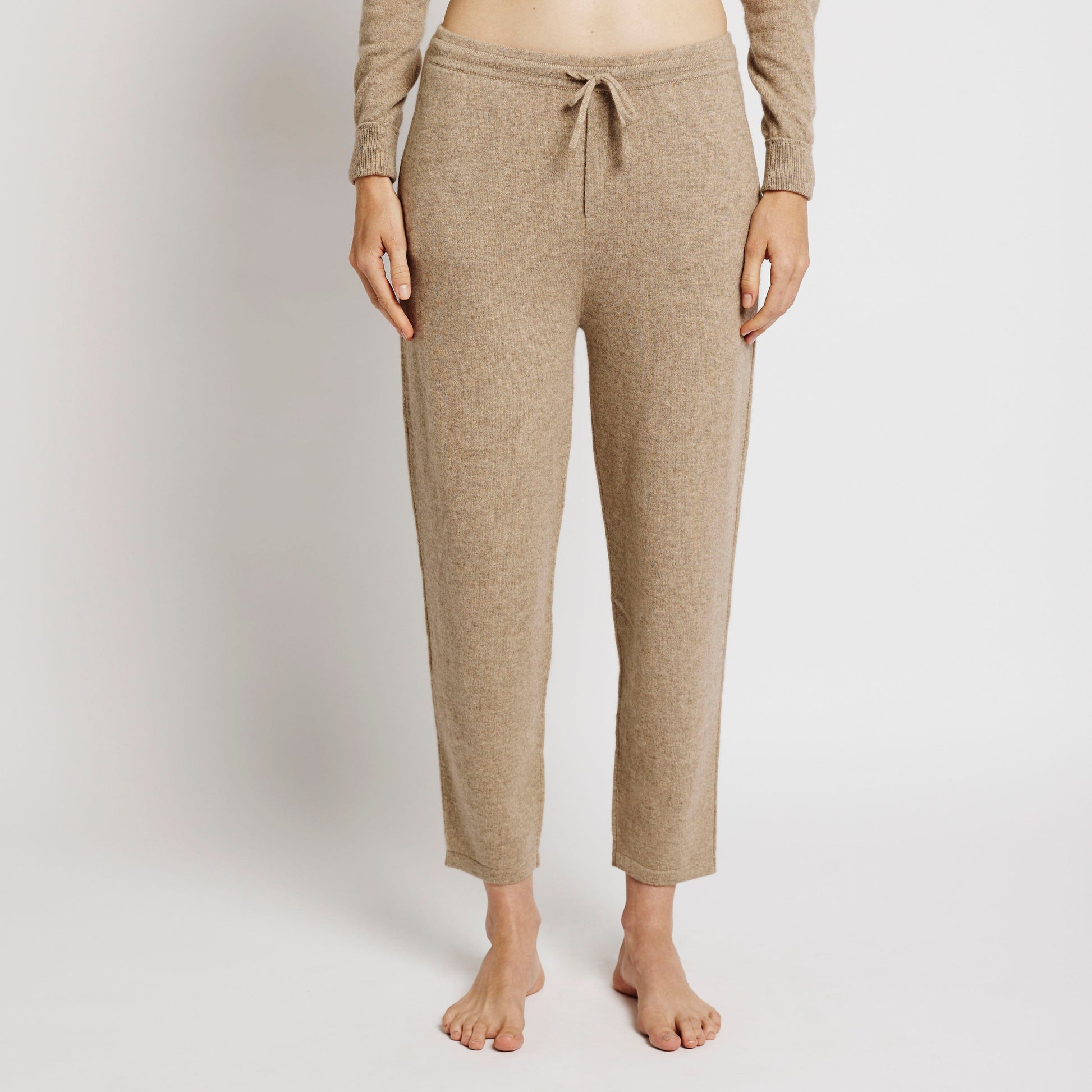 Alabaste Organic Mid Brown Cashmere Joggers – front view close-up