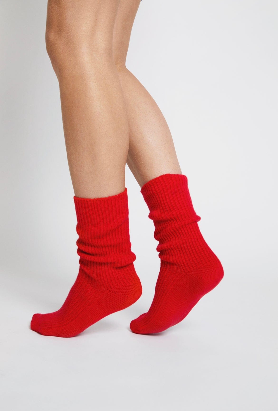 Alabaste Red Cashmere Socks – unisex, ribbed cuff, hand-linked toe