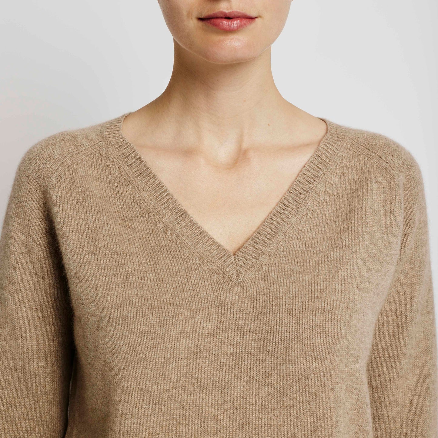 Alabaste Boyfriend V-Neck Cashmere Sweater – Organic Mid Brown, Size S