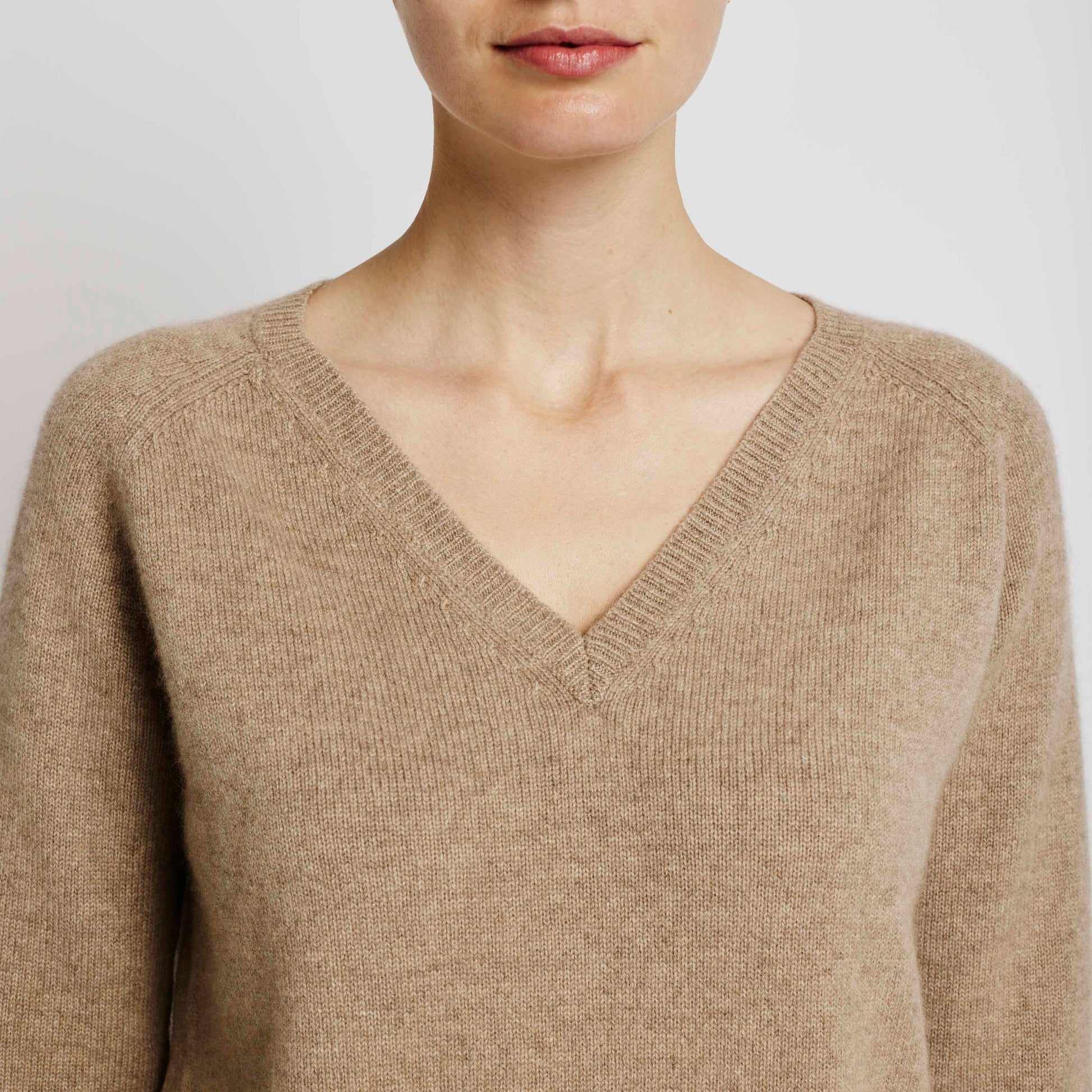 Alabaste Boyfriend V-Neck Cashmere Sweater – Organic Mid Brown, Size S