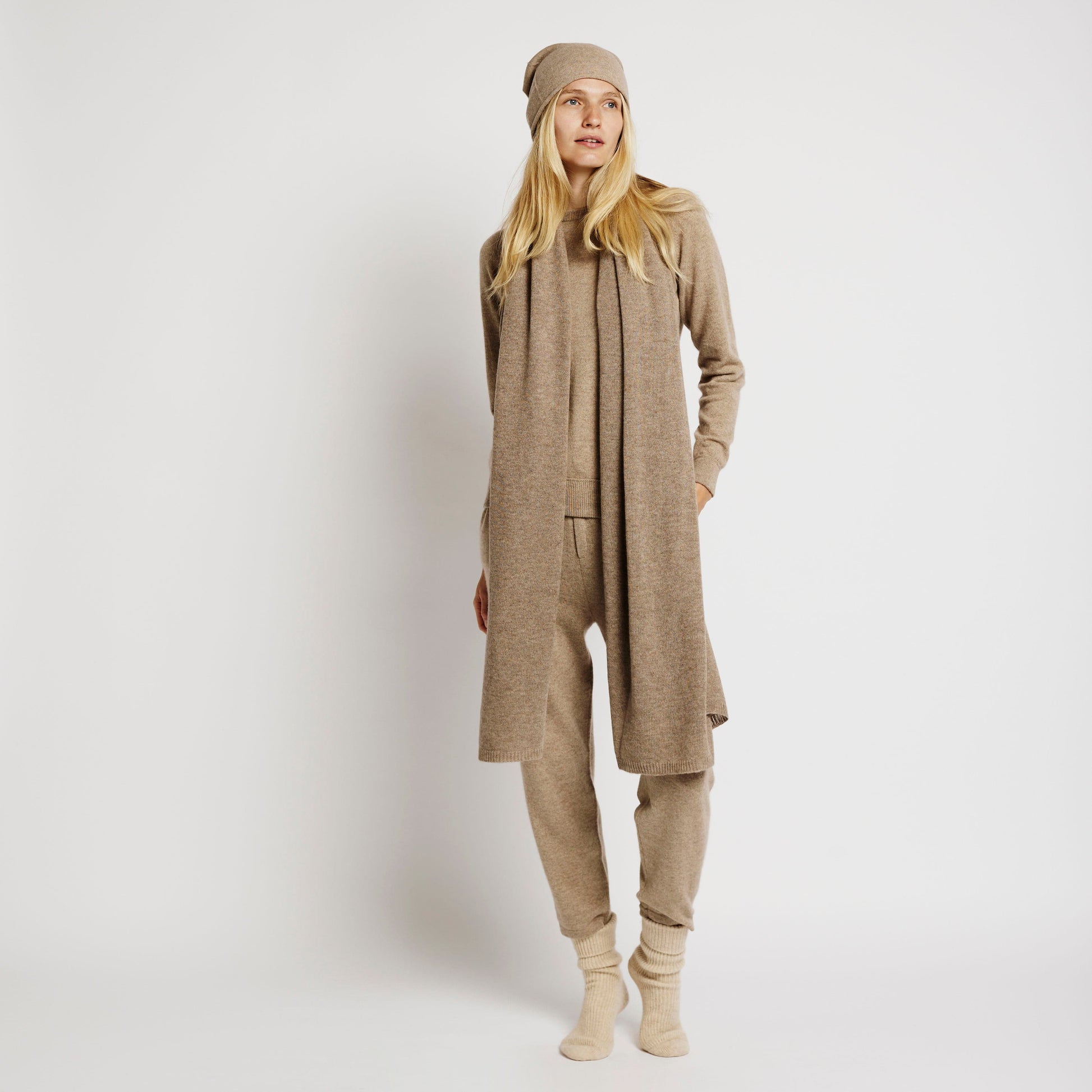 Alabaste Cashmere Joggers in oatmeal beige, 100% Mongolian cashmere, tapered leg with flat knit drawcord and ribbed cuffs, modeled front view.