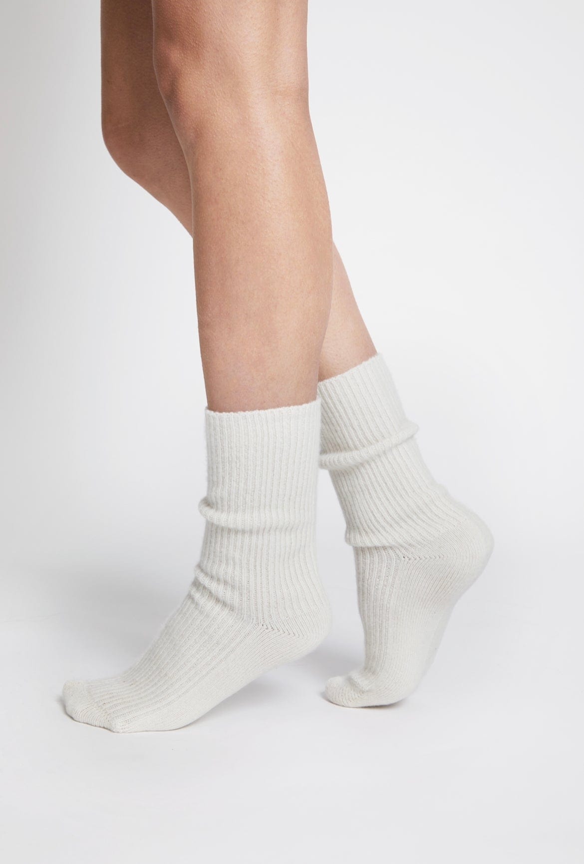 Alabaste Organic White Cashmere Socks – unisex, ribbed cuff, hand-linked toe