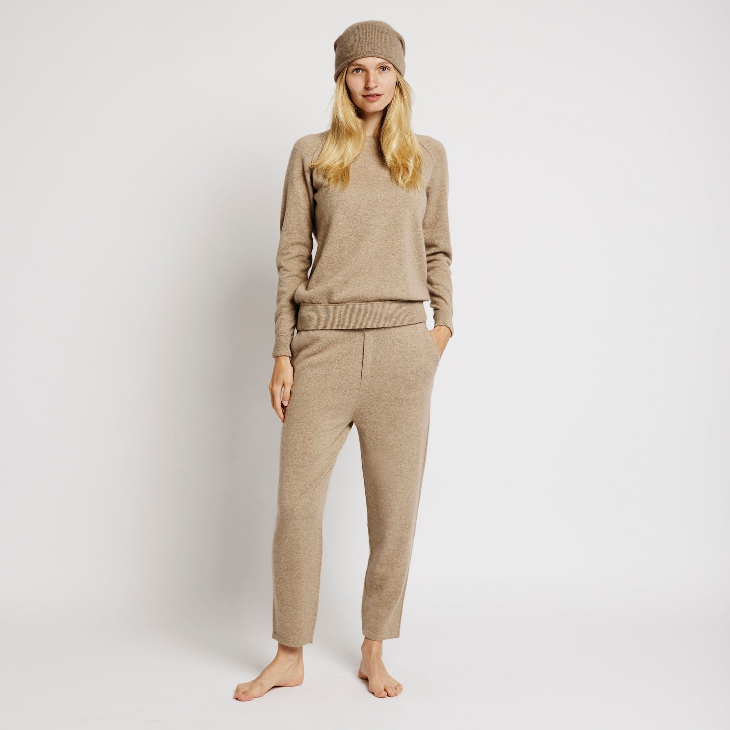 Alabaste Cashmere Joggers in oatmeal beige, styled with matching oatmeal cashmere sweater, 100% Mongolian cashmere.